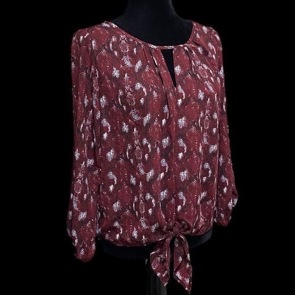 West Kei Snake Print Burgundy Tie Front Blouse NWOT Small - Picture 5 of 11
